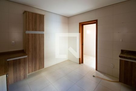 Casa à venda com 234m², 5 quartos e 4 vagas Casa à venda com 234m², 5 quartos e 4 vagasCozinha