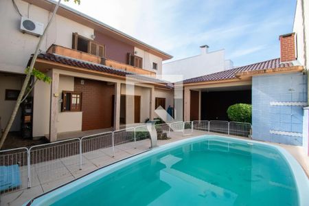 Casa à venda com 234m², 5 quartos e 4 vagas Casa à venda com 234m², 5 quartos e 4 vagasPiscina