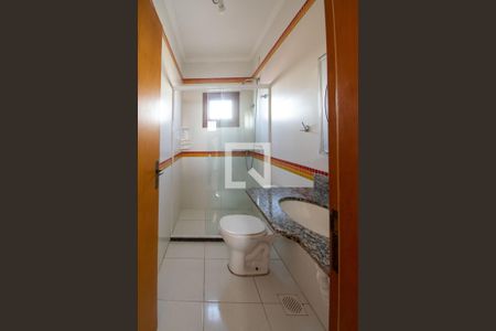 Casa à venda com 234m², 5 quartos e 4 vagas Casa à venda com 234m², 5 quartos e 4 vagasBanheiro 2