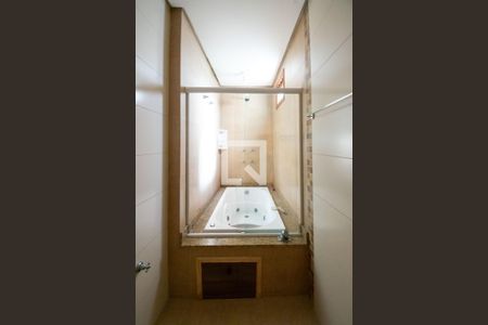 Casa à venda com 234m², 5 quartos e 4 vagas Casa à venda com 234m², 5 quartos e 4 vagasBanheiro da Suíte