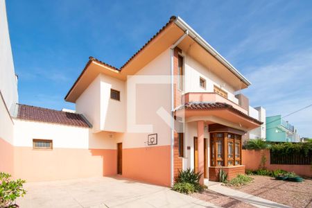 Casa à venda com 234m², 5 quartos e 4 vagas Casa à venda com 234m², 5 quartos e 4 vagasFachada