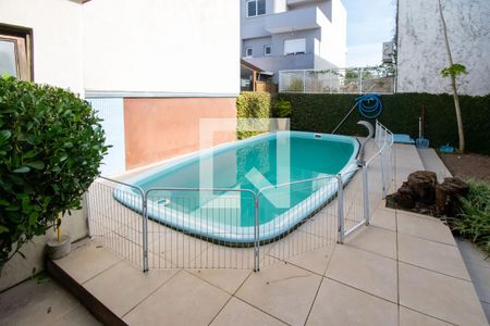 Casa à venda com 234m², 5 quartos e 4 vagas Casa à venda com 234m², 5 quartos e 4 vagasPiscina