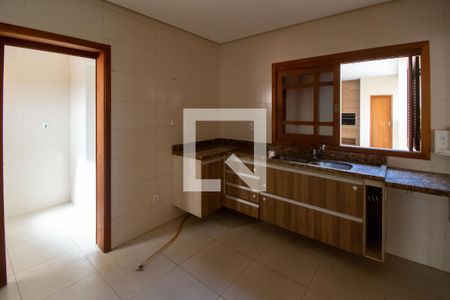 Casa à venda com 234m², 5 quartos e 4 vagas Casa à venda com 234m², 5 quartos e 4 vagasCozinha