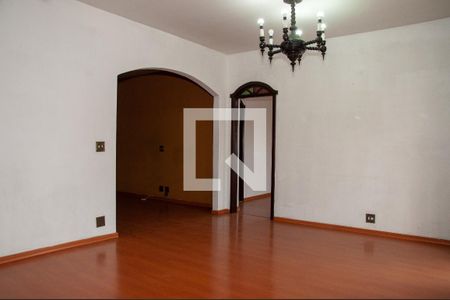 Casa para alugar com 250m², 4 quartos e 3 vagasSala