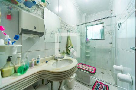 Banheiro  de casa à venda com 3 quartos, 285m² em Vila Curuca, Santo André