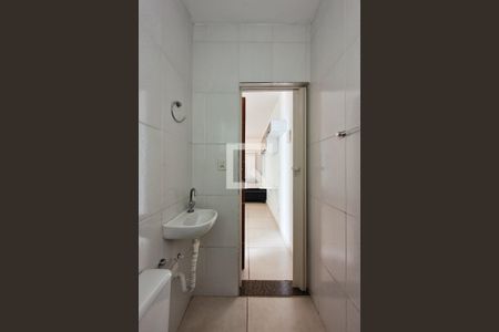 Banheiro de kitnet/studio para alugar com 1 quarto, 23m² em Vila Bandeirantes, São Paulo