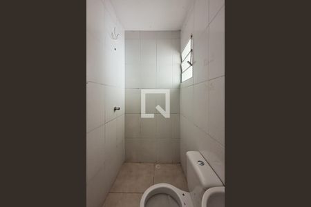 Banheiro de kitnet/studio para alugar com 1 quarto, 19m² em Vila Bandeirantes, São Paulo