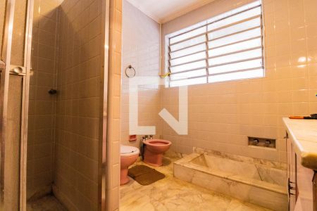 Casa para alugar com 379m², 5 quartos e 2 vagas Casa para alugar com 379m², 5 quartos e 2 vagasBanheiro Corredor