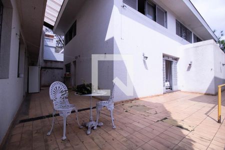 Casa para alugar com 379m², 5 quartos e 2 vagas Casa para alugar com 379m², 5 quartos e 2 vagasÁrea comum