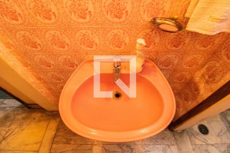 Casa para alugar com 379m², 5 quartos e 2 vagas Casa para alugar com 379m², 5 quartos e 2 vagasBanheiro de Serviço