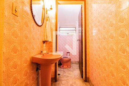 Casa para alugar com 379m², 5 quartos e 2 vagas Casa para alugar com 379m², 5 quartos e 2 vagasBanheiro de Serviço