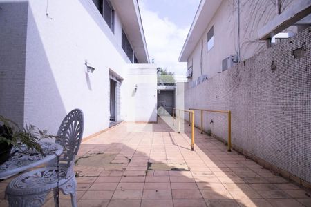 Casa para alugar com 379m², 5 quartos e 2 vagas Casa para alugar com 379m², 5 quartos e 2 vagasÁrea comum