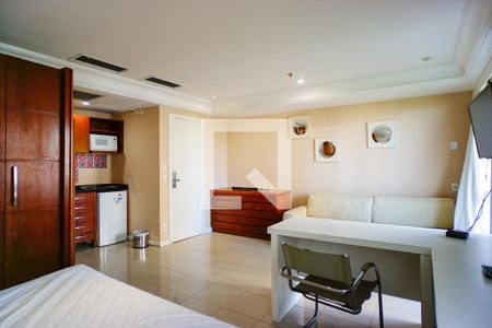 Sala/Quarto/Cozinha de apartamento à venda com 1 quarto, 68m² em Barra da Tijuca, Rio de Janeiro