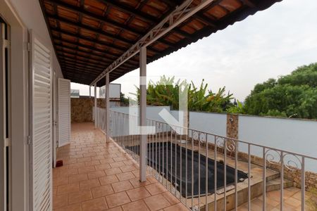 Casa à venda com 363m², 4 quartos e 6 vagas Casa à venda com 363m², 4 quartos e 6 vagasSacada dos Dormitórios