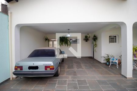 Casa à venda com 363m², 4 quartos e 6 vagas Casa à venda com 363m², 4 quartos e 6 vagasGaragem