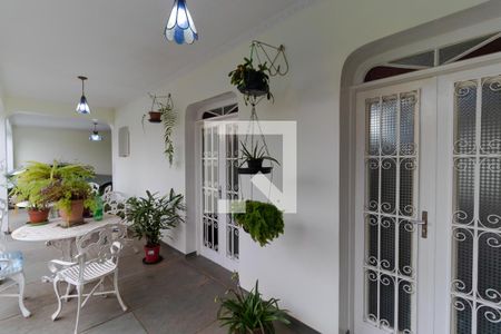 Casa à venda com 363m², 4 quartos e 6 vagas Casa à venda com 363m², 4 quartos e 6 vagasVaranda Frente