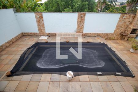 Casa à venda com 363m², 4 quartos e 6 vagas Casa à venda com 363m², 4 quartos e 6 vagasPiscina