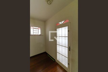 Casa à venda com 363m², 4 quartos e 6 vagas Casa à venda com 363m², 4 quartos e 6 vagasCorredor