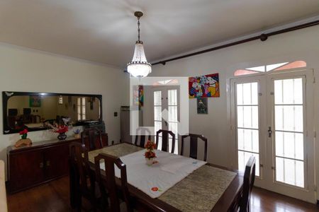 Casa à venda com 363m², 4 quartos e 6 vagas Casa à venda com 363m², 4 quartos e 6 vagasSalas