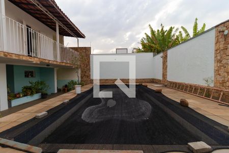 Casa à venda com 363m², 4 quartos e 6 vagas Casa à venda com 363m², 4 quartos e 6 vagasPiscina