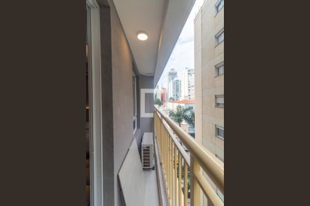 Varanda de kitnet/studio para alugar com 1 quarto, 25m² em Pinheiros, São Paulo