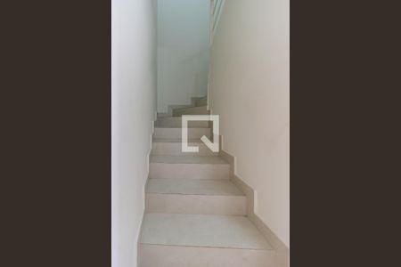 Escada de casa à venda com 3 quartos, 146m² em Jardim Ester Yolanda, São Paulo