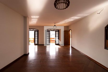 Sala de casa à venda com 6 quartos, 420m² em Vila Romero, São Paulo
