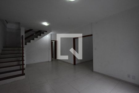 Sala de casa à venda com 4 quartos, 325m² em Vila da Penha, Rio de Janeiro