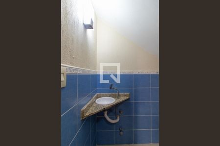 Lavabo de casa de condomínio à venda com 4 quartos, 255m² em Vila Assunção, Porto Alegre