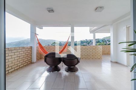 Varanda de casa à venda com 3 quartos, 400m² em Partenon, Porto Alegre