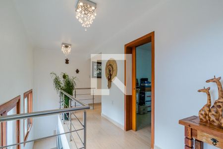 Corredor de casa à venda com 3 quartos, 400m² em Partenon, Porto Alegre