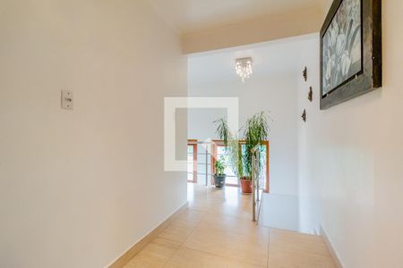 Corredor de casa à venda com 3 quartos, 400m² em Partenon, Porto Alegre