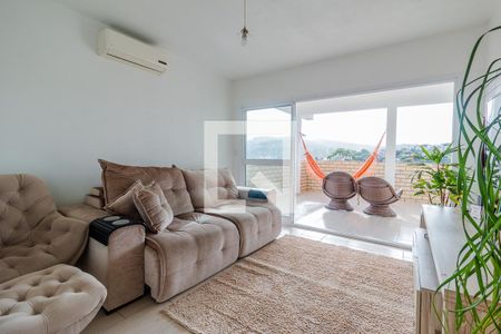 Sala de casa à venda com 3 quartos, 400m² em Partenon, Porto Alegre