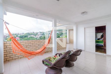 Varanda de casa à venda com 3 quartos, 400m² em Partenon, Porto Alegre