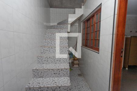 Escada para os dormitórios de casa à venda com 4 quartos, 431m² em Taboão, Diadema