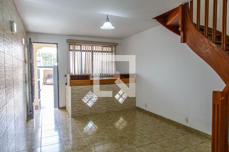 Sala de casa para alugar com 2 quartos, 140m² em Vila Bertioga, São Paulo