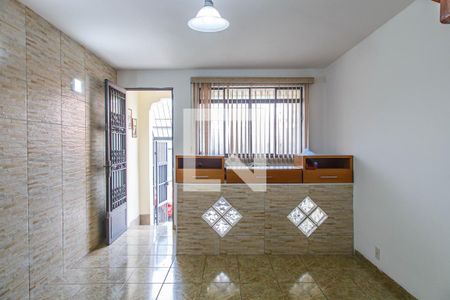 Sala de casa para alugar com 2 quartos, 140m² em Vila Bertioga, São Paulo