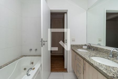 Apartamento à venda com 494m², 3 quartos e 6 vagas Apartamento à venda com 494m², 3 quartos e 6 vagasBanheiro da Suíte 3