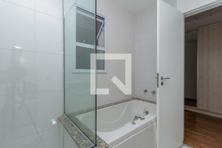 Apartamento à venda com 494m², 3 quartos e 6 vagas Apartamento à venda com 494m², 3 quartos e 6 vagasBanheiro da Suíte 3