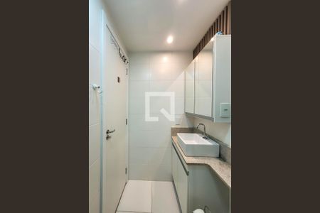 Banheiro de kitnet/studio para alugar com 1 quarto, 28m² em Jardim da Glória, São Paulo