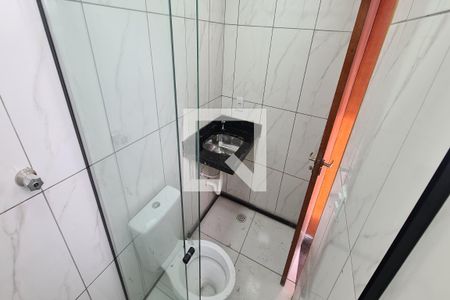 Banheiro de kitnet/studio para alugar com 1 quarto, 30m² em Vila Cleonice, São Paulo