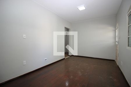 Sala de casa para alugar com 2 quartos, 74m² em Taguatinga Sul, Brasília