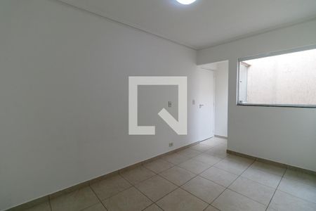 Sala de casa para alugar com 1 quarto, 40m² em Vila Granada, São Paulo