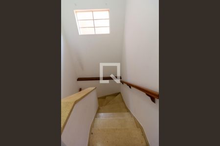 Escada Quartos de casa para alugar com 3 quartos, 125m² em Jardim Trussardi, São Paulo