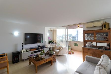 Sala de TV de apartamento à venda com 3 quartos, 168m² em Cambui, Campinas