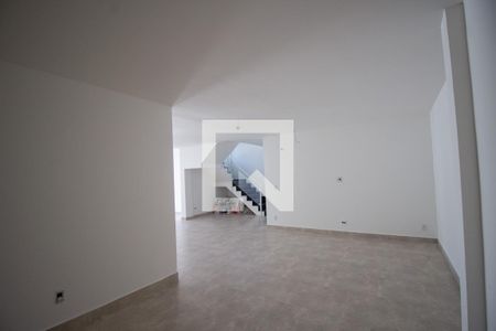 Sala de casa de condomínio à venda com 3 quartos, 250m² em Recreio dos Bandeirantes, Rio de Janeiro