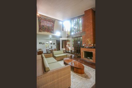 Sala de Estar de casa à venda com 3 quartos, 300m² em Cidade São Francisco, São Paulo