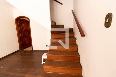 Sala / Escada de casa à venda com 3 quartos, 200m² em Vila Romero, São Paulo
