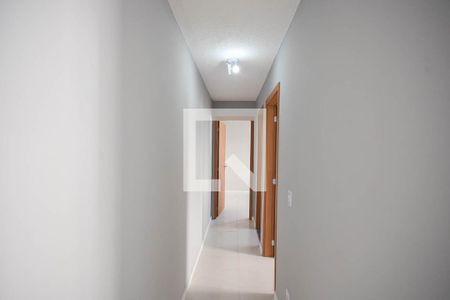 Corredor de apartamento para alugar com 2 quartos, 43m² em Vila Suzana, São Paulo