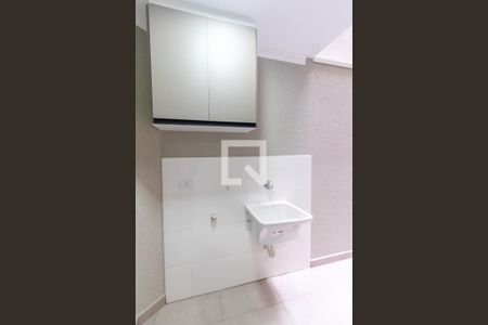 Área de serviço de apartamento para alugar com 2 quartos, 44m² em Vila Granada, São Paulo